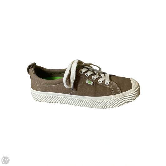 Shoes Flats By Cariuma In Brown & Cream, Size: 8