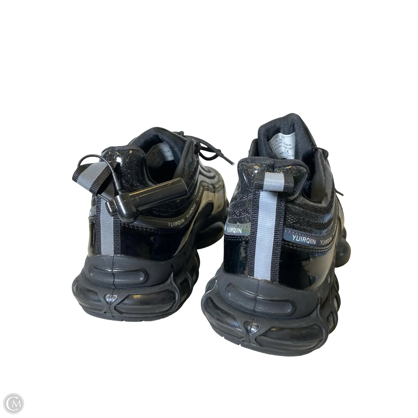 Shoes Sneakers By Clothes Mentor In Black, Size: 8.5
