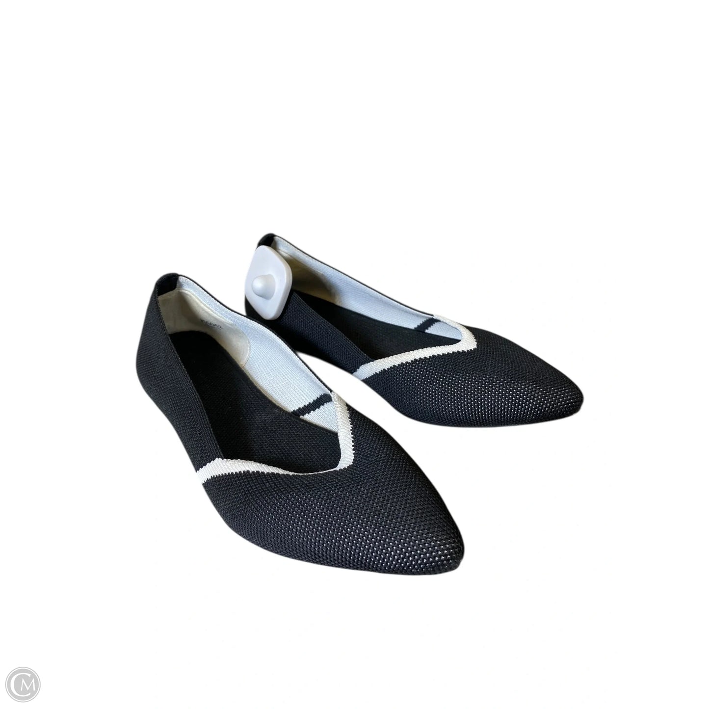 Shoes Flats By Clothes Mentor In Black & White, Size: 5