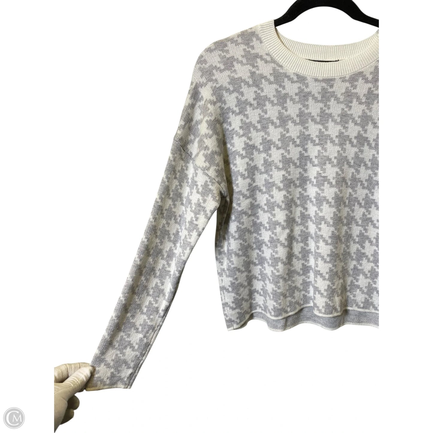 Sweater By Tahari In Grey & White, Size: S