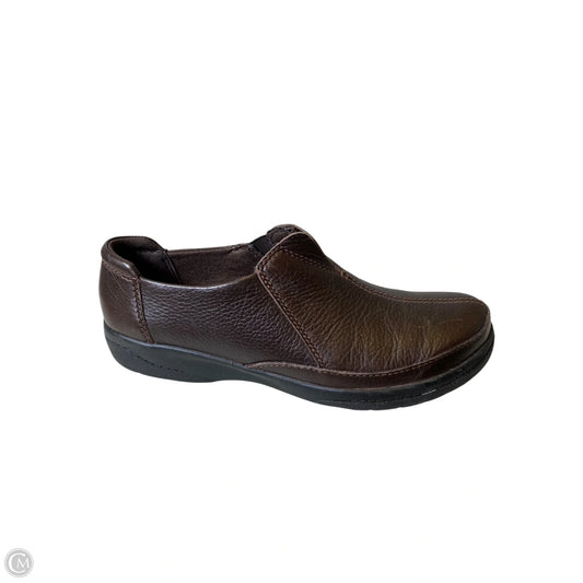 Shoes Flats By Clarks In Brown, Size: 6