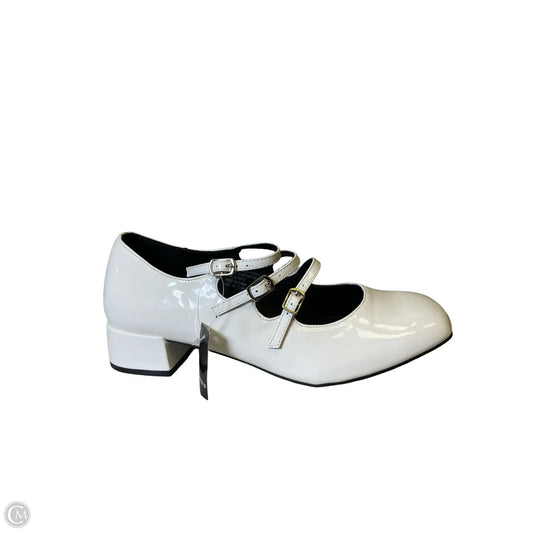 Shoes Flats By Torrid In White, Size: 10.5