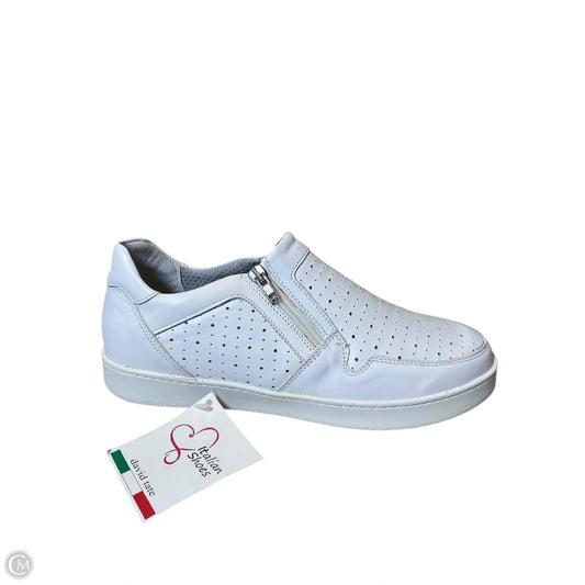 Shoes Sneakers By Clothes Mentor In White, Size: 10