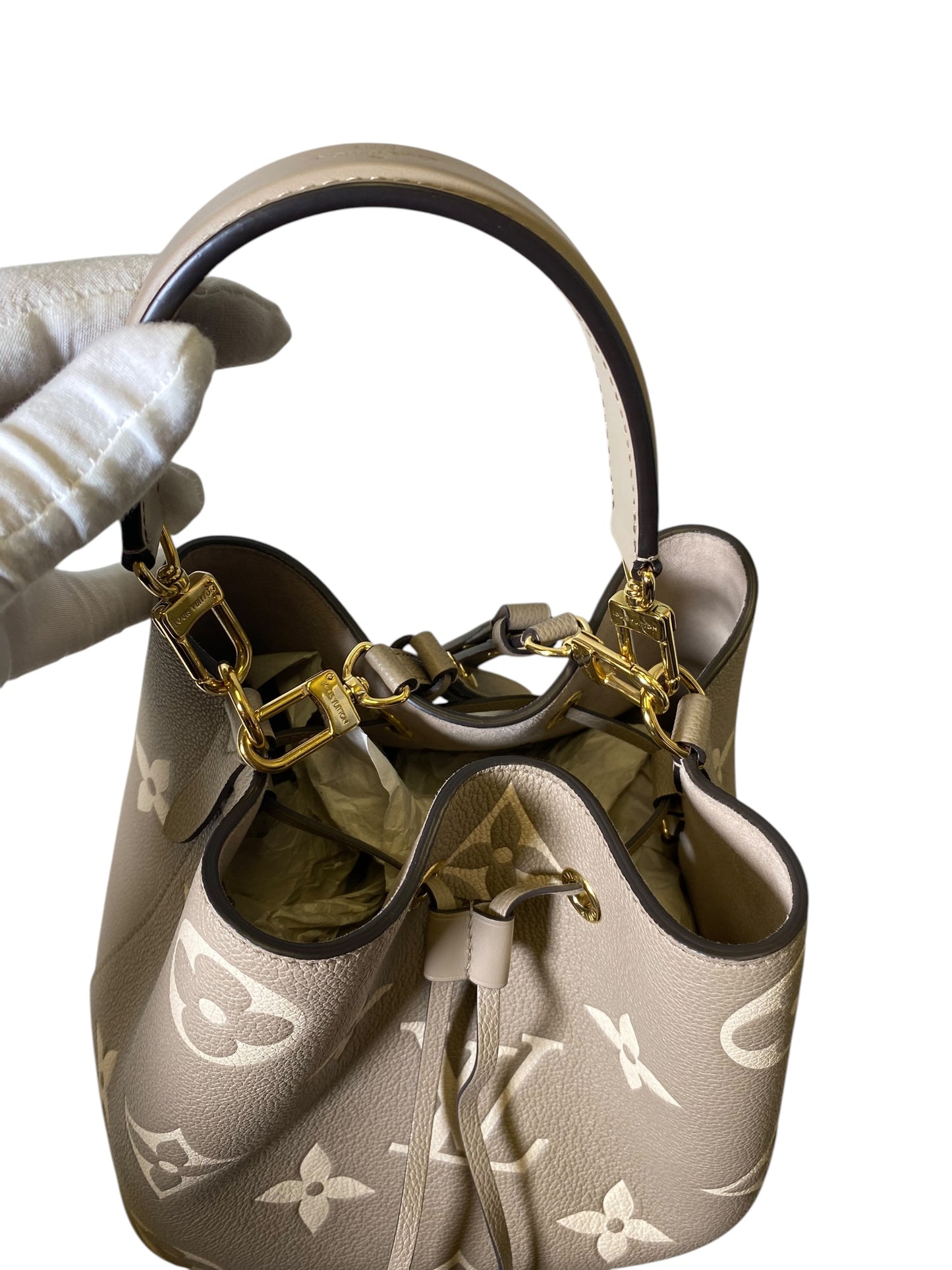 Handbag Luxury Designer By Louis Vuitton, Size: Medium