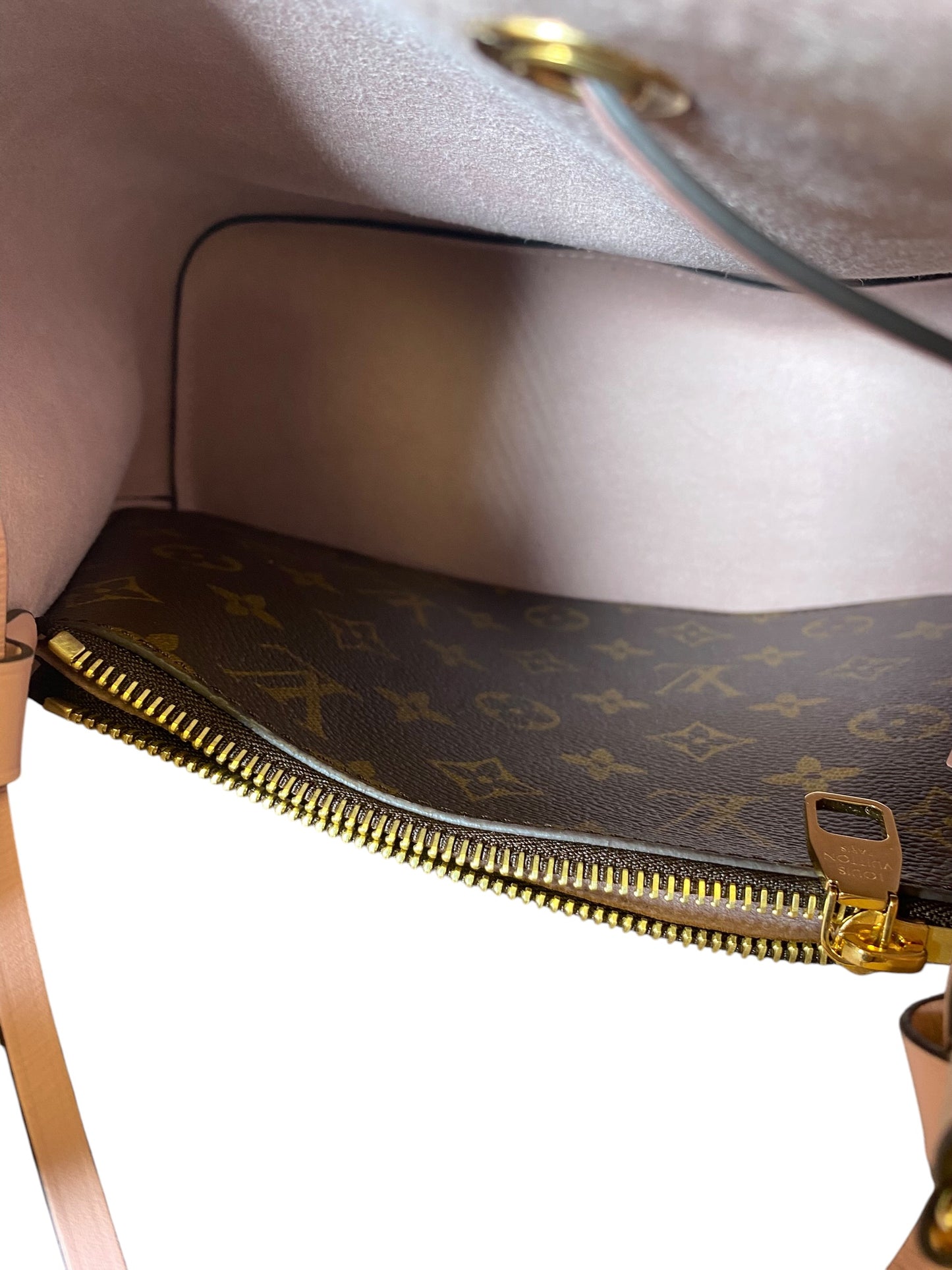 Handbag Luxury Designer By Louis Vuitton, Size: Medium